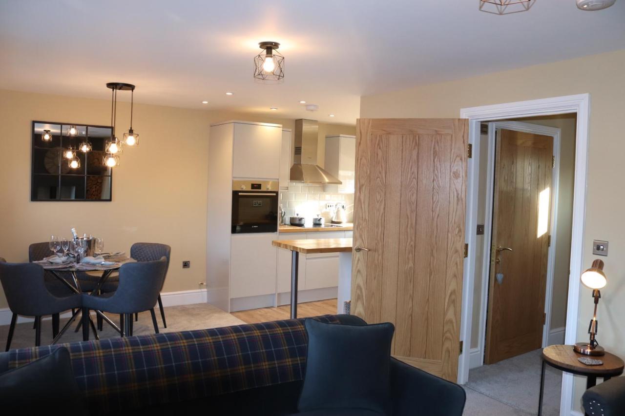 Canal View Cottage With Log Fire & Parking Blisworth エクステリア 写真