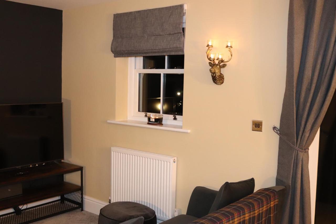 Canal View Cottage With Log Fire & Parking Blisworth エクステリア 写真