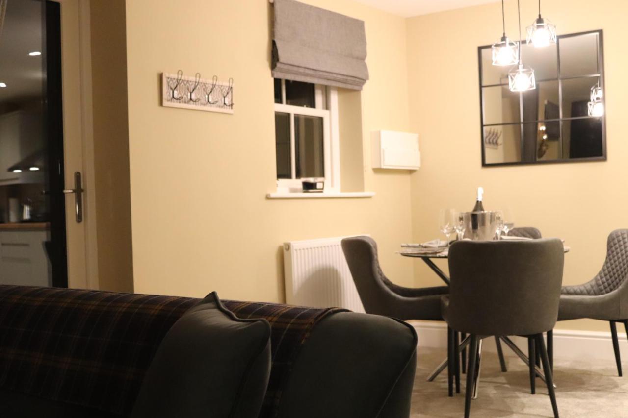 Canal View Cottage With Log Fire & Parking Blisworth エクステリア 写真
