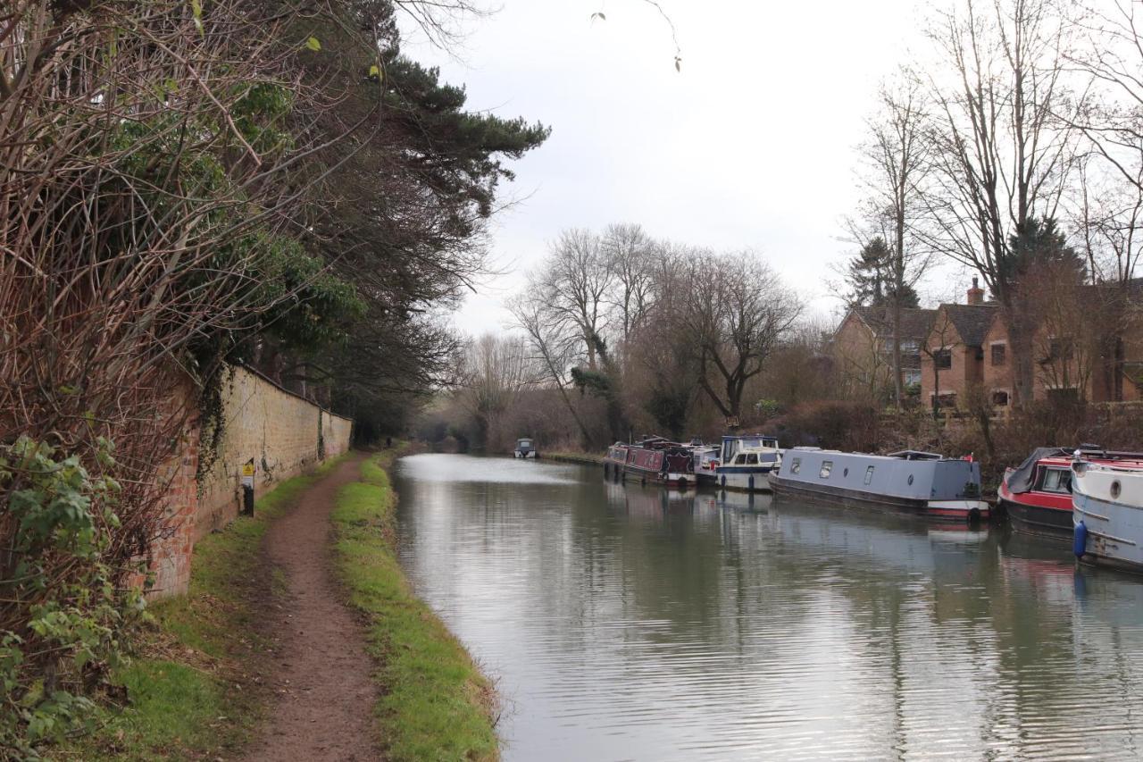 Canal View Cottage With Log Fire & Parking Blisworth エクステリア 写真